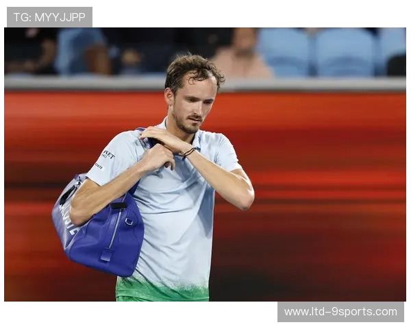 梅德韦杰夫底线回球稳定压制对手